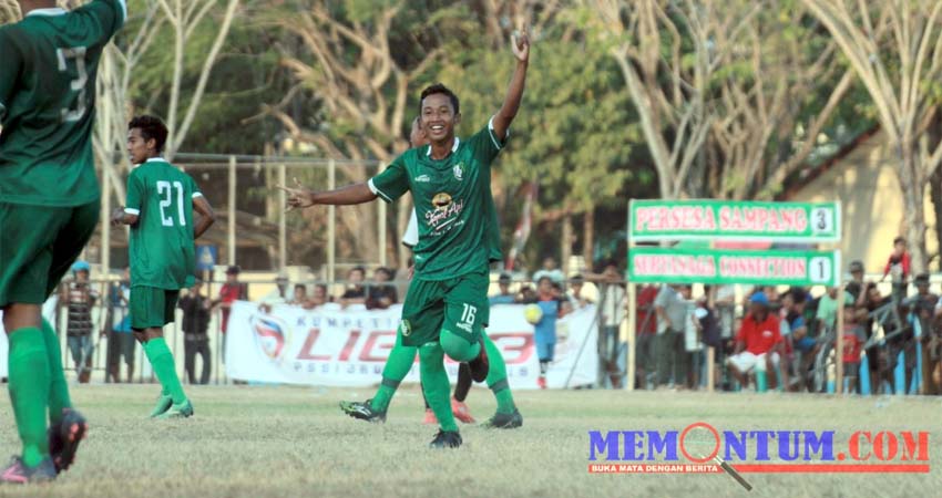 Selebrasi pemain Persesa Sampang setelah mencetak gol saat melawan Suryanaga Connection Di Lapangan Wijaya Kusuma, 25 Agustus silam. (dok)