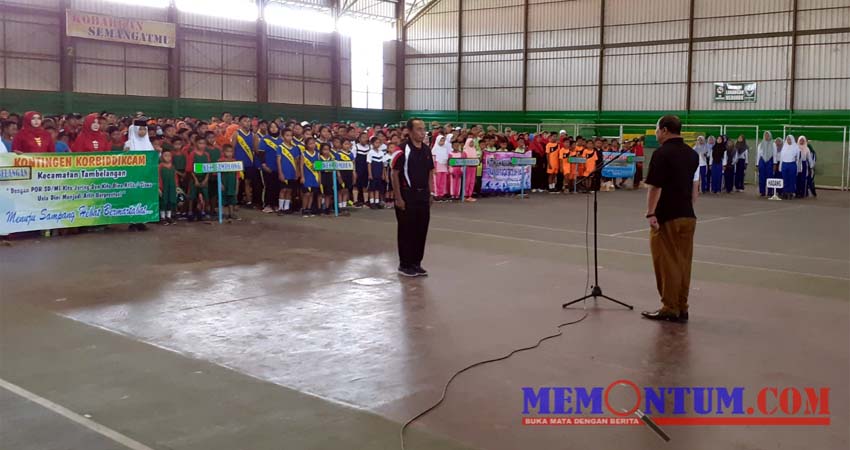 Suasana pembukaan POR SD dan POR Tradisional di GOR Wijaya Kusuma. (zyn)