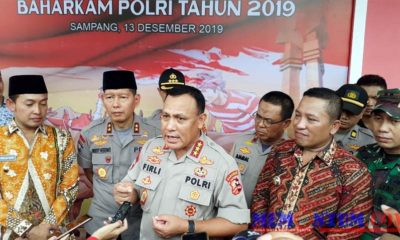Kepala Barhakam Polri Komjen Pol Firli saat jumpa pers usai pelaksanaan bakti sosial dan kesehatan di GOR Wijaya Kusuma. (zyn)